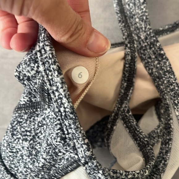 “LuluLemon Sports Bra
 Size 6” - Picture 4 of 4
